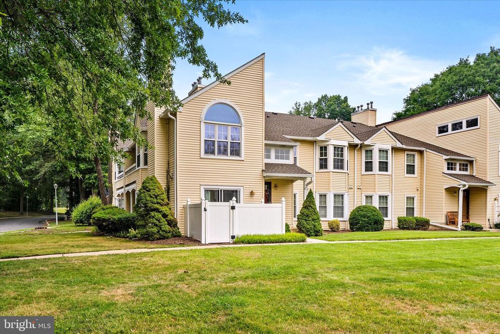 5 MILL RUN WEST, Hightstown, NJ 08520