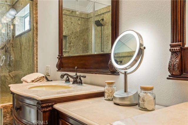 26009 Tourelle, Valencia, CA 91355