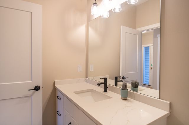 870 Bucknell Lane SE, Stewartville, MN 55976