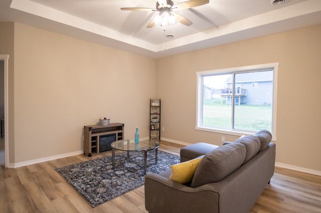 870 Bucknell Lane SE, Stewartville, MN 55976