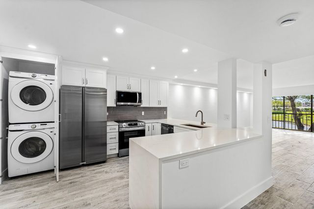 7192 Huntington Lane 208, Delray Beach, FL 33446