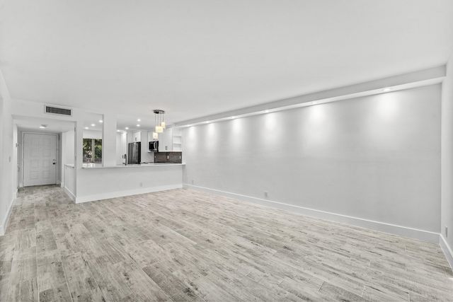 7192 Huntington Lane 208, Delray Beach, FL 33446