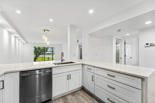 7192 Huntington Lane 208, Delray Beach, FL 33446