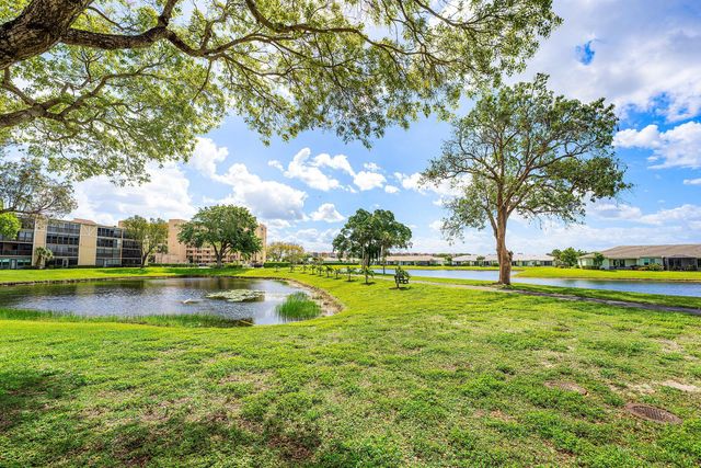 7192 Huntington Lane 208, Delray Beach, FL 33446