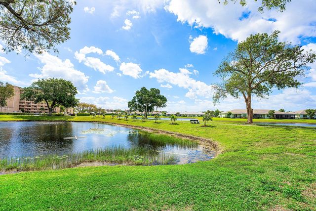 7192 Huntington Lane 208, Delray Beach, FL 33446