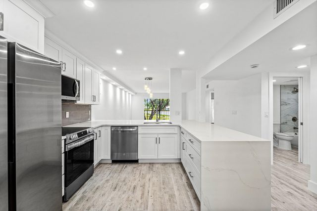 7192 Huntington Lane 208, Delray Beach, FL 33446