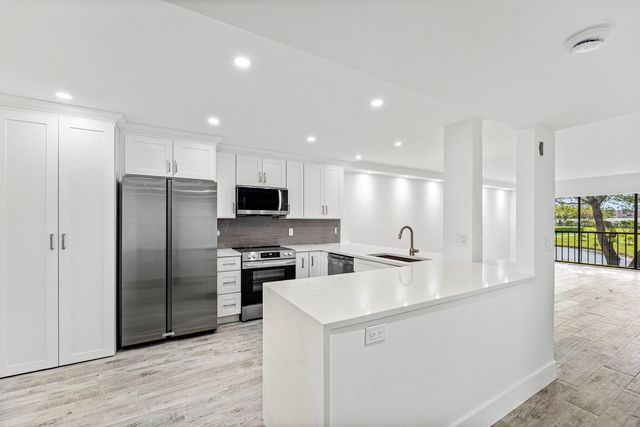 7192 Huntington Lane 208, Delray Beach, FL 33446