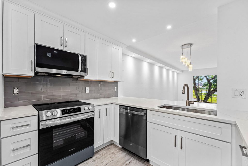 7192 Huntington Lane 208, Delray Beach, FL 33446