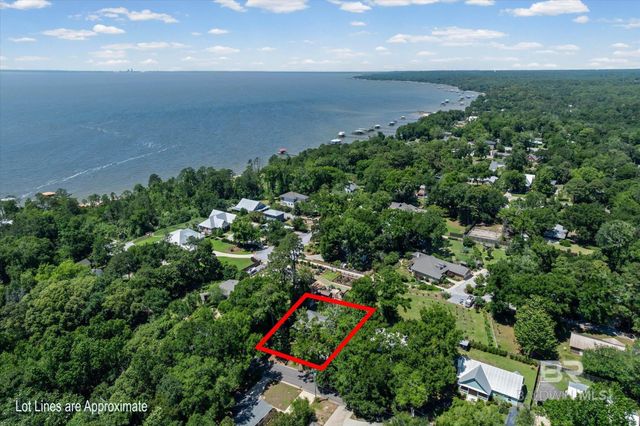 205 Gayfer Court, Fairhope, AL 36532