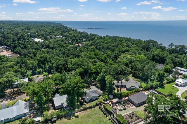 205 Gayfer Court, Fairhope, AL 36532