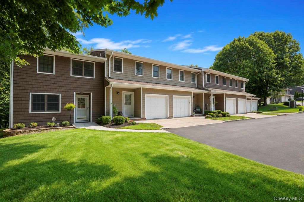 2 Pine Street, Huntington, NY 11743 — photo 3