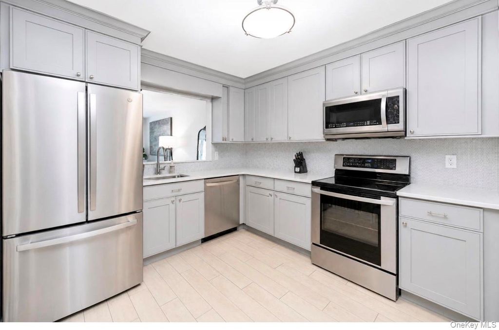 2 Pine Street, Huntington, NY 11743 — photo 5