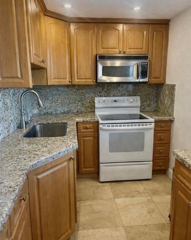 3601 NE 170th St 402-B, North Miami Beach, FL 33160