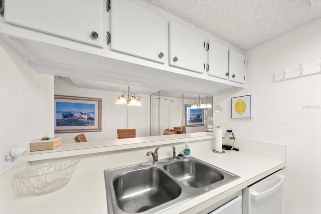 179 MEDALLION BOULEVARD H, Madeira Beach, FL 33708