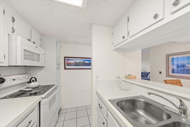 179 MEDALLION BOULEVARD H, Madeira Beach, FL 33708