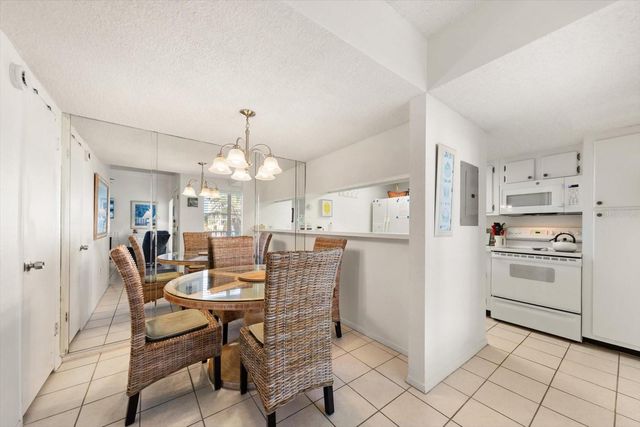 179 MEDALLION BOULEVARD H, Madeira Beach, FL 33708