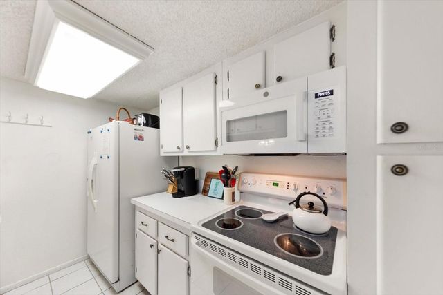 179 MEDALLION BOULEVARD H, Madeira Beach, FL 33708