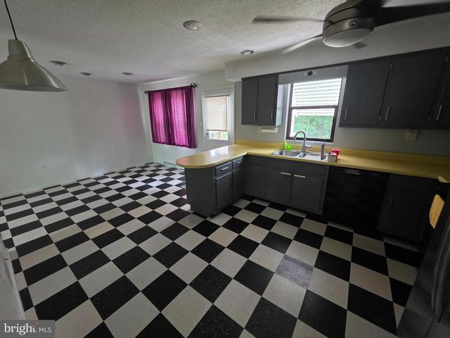410 BUTTER RD, York, PA 17404