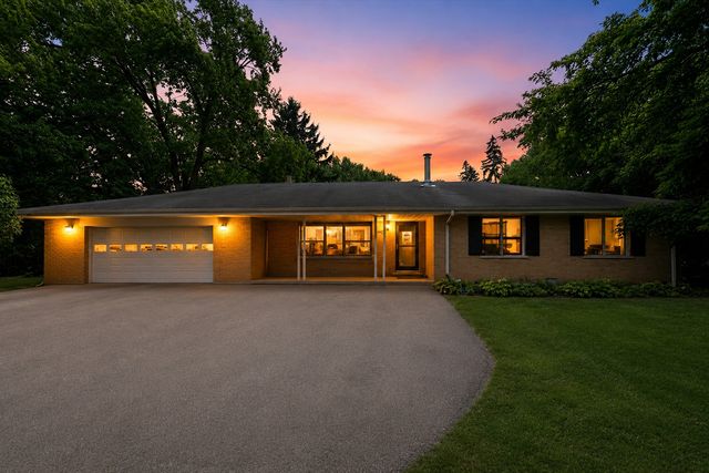 2215 Palatine Road, Inverness, IL 60067