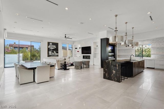 20 Pebble Hills Court, Las Vegas, NV 89141