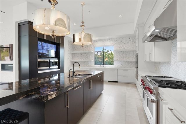 20 Pebble Hills Court, Las Vegas, NV 89141