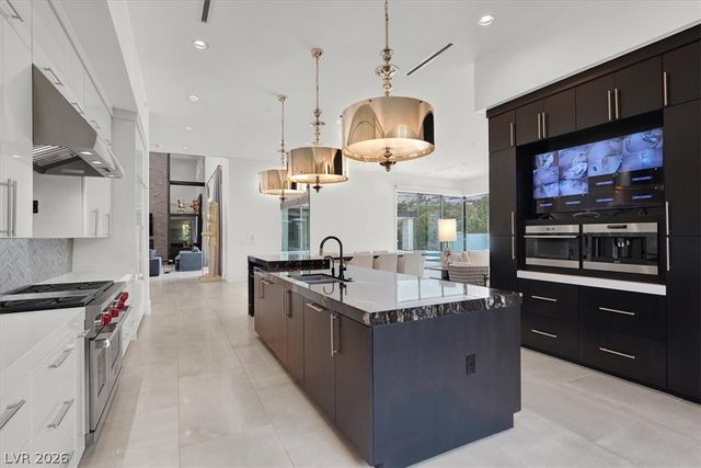 20 Pebble Hills Court, Las Vegas, NV 89141