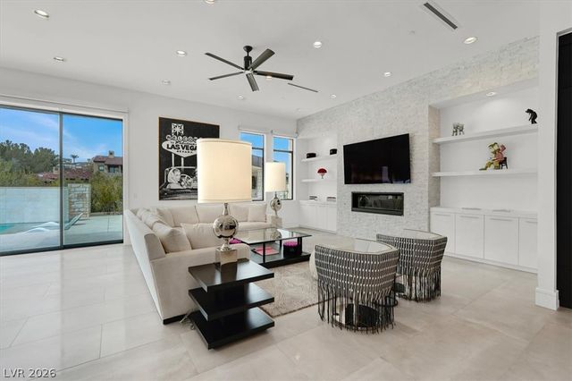 20 Pebble Hills Court, Las Vegas, NV 89141