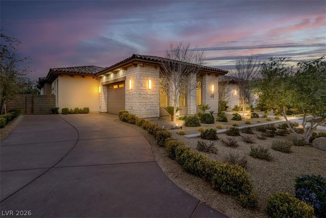 20 Pebble Hills Court, Las Vegas, NV 89141