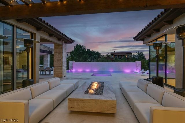 20 Pebble Hills Court, Las Vegas, NV 89141