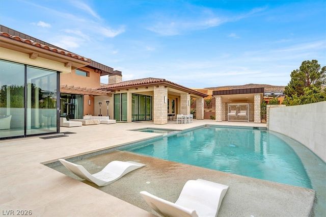 20 Pebble Hills Court, Las Vegas, NV 89141