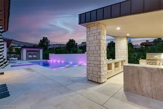 20 Pebble Hills Court, Las Vegas, NV 89141