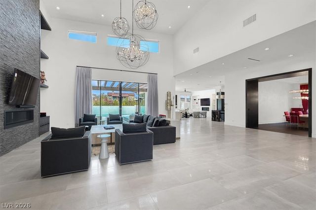 20 Pebble Hills Court, Las Vegas, NV 89141