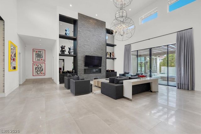 20 Pebble Hills Court, Las Vegas, NV 89141