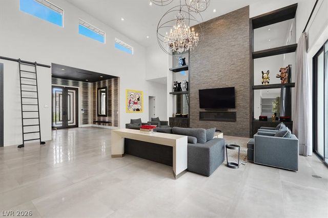 20 Pebble Hills Court, Las Vegas, NV 89141