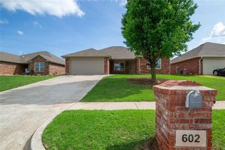 602 W Shadow Ridge Way, Mustang, OK 73064