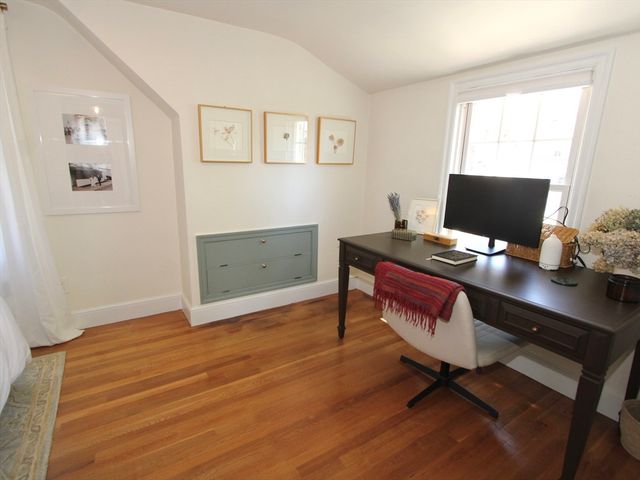 8 Birmingham Rd, Worcester, MA 01606