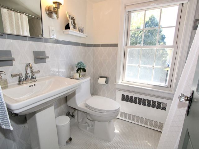 8 Birmingham Rd, Worcester, MA 01606