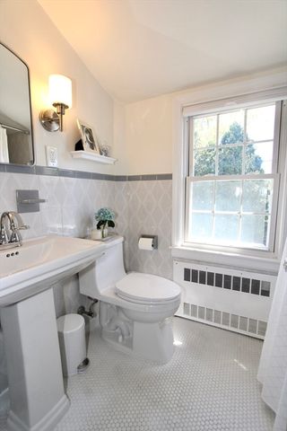 8 Birmingham Rd, Worcester, MA 01606