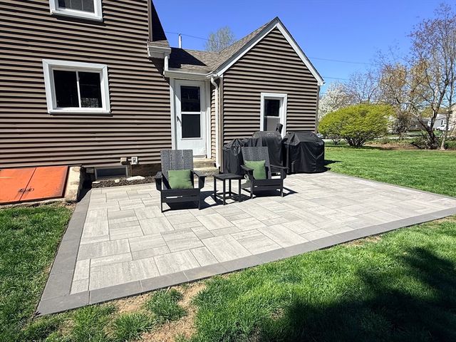 8 Birmingham Rd, Worcester, MA 01606