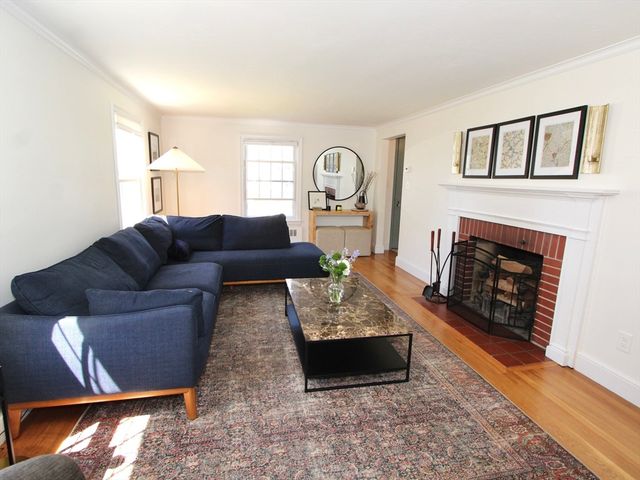 8 Birmingham Rd, Worcester, MA 01606