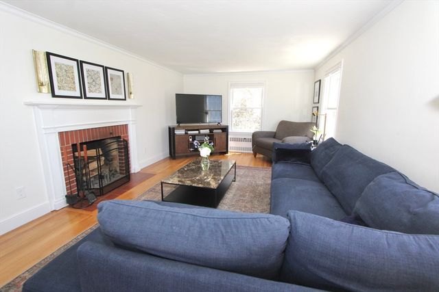 8 Birmingham Rd, Worcester, MA 01606