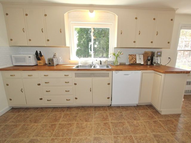 8 Birmingham Rd, Worcester, MA 01606