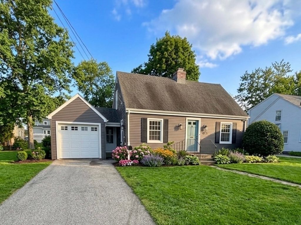 8 Birmingham Rd, Worcester, MA 01606