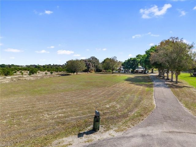 5997 Dragoon CT, Fort Denaud, FL 33935