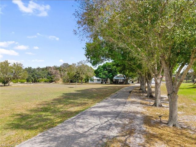 5997 Dragoon CT, Fort Denaud, FL 33935