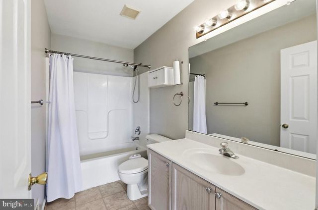 119 CYPRESS POINT DR, Charles Town, WV 25414