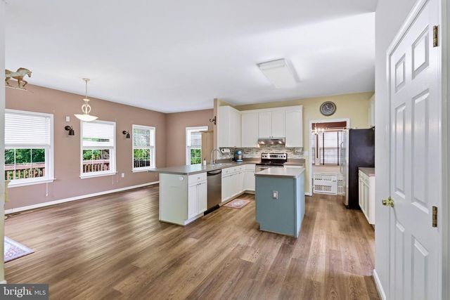 119 CYPRESS POINT DR, Charles Town, WV 25414