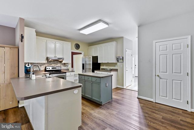 119 CYPRESS POINT DR, Charles Town, WV 25414