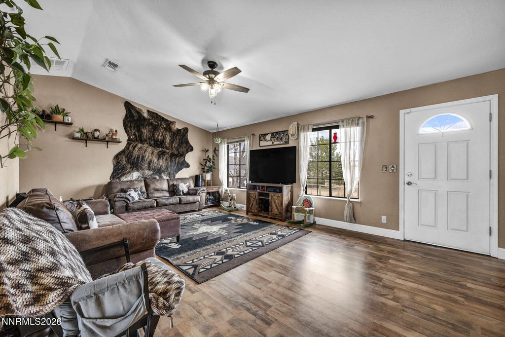 Image 8 of property listing at 55 Buckboard Circle, Reno, NV 89508