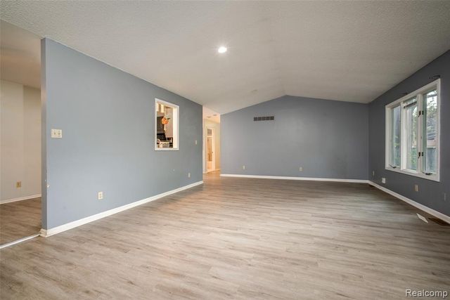 26085 Superior Road, Taylor, MI 48180